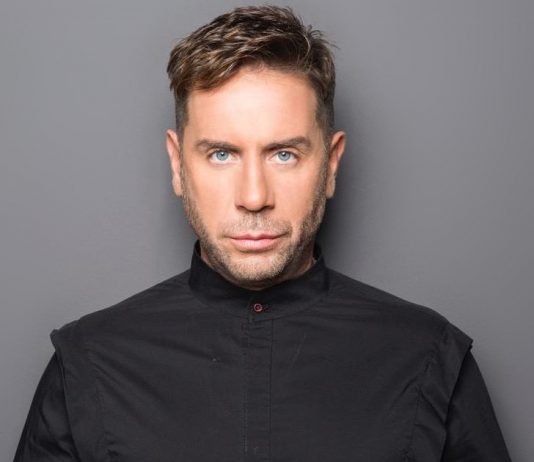 Ο ΓΙΩΡΓΟΣ ΜΑΖΩΝΑΚΗΣ ΠΑΡΟΥΣΙΑΖΕΙ ΤΟ ΝΕΟ ΤΟΥ SINGLE ΜΕ ΤΙΤΛΟ «ΤΟΣΑ ΒΡΑΔΙΑ»!